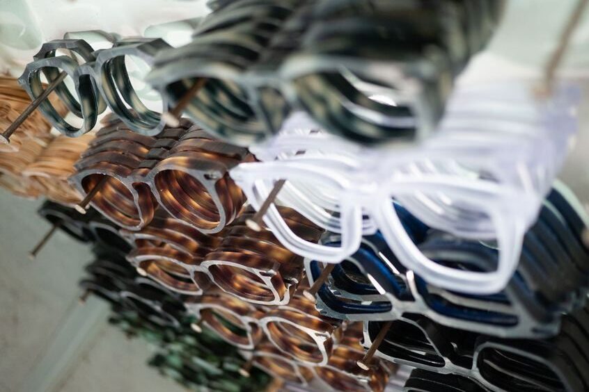 3D eyewear design on screen in the Pinnacle Eyewear CAD studio